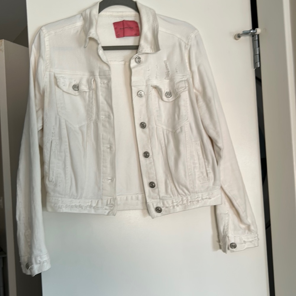 Distressed white denim jacket (M)